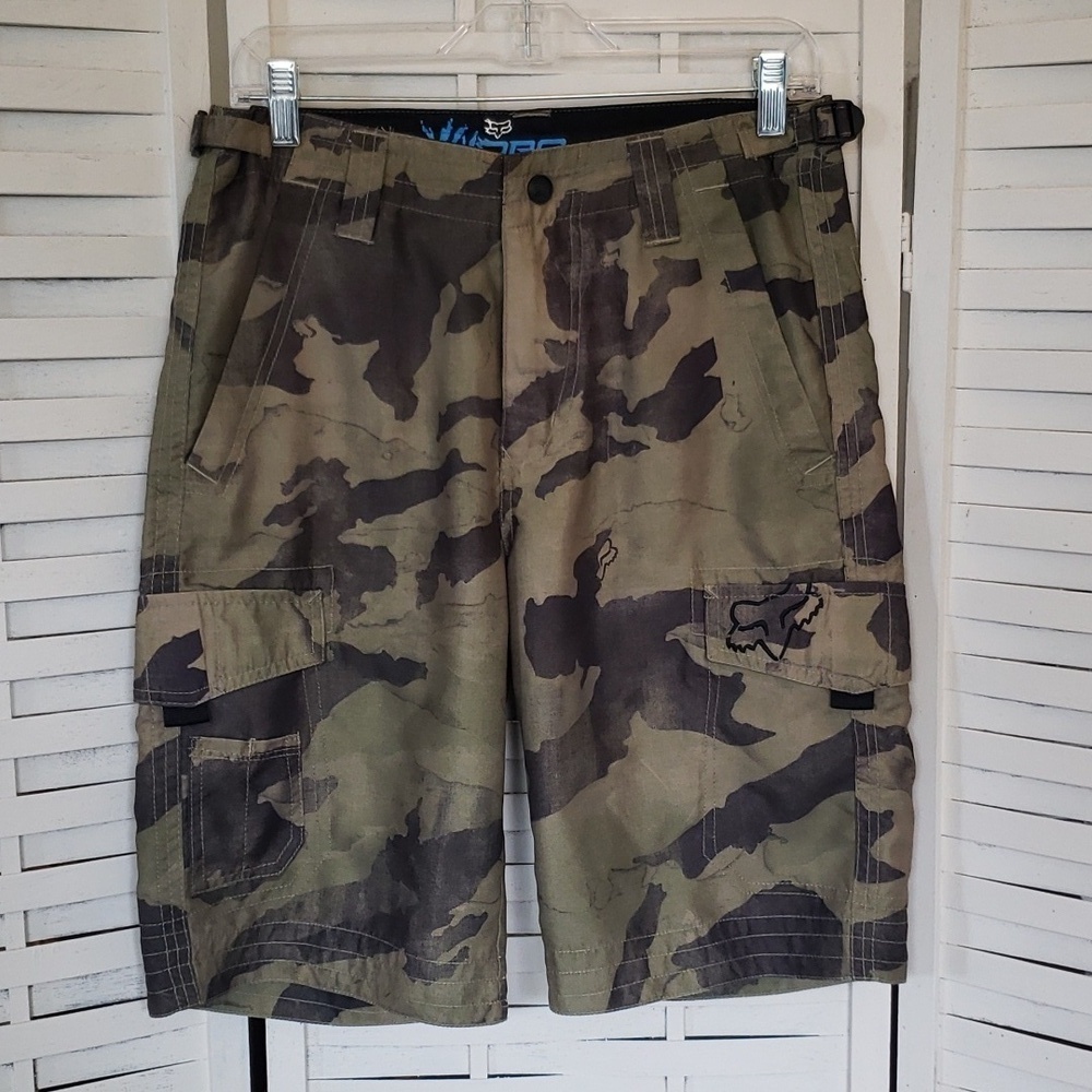 FOX Green Cmouflage Cargo Mens Shorts Size 28